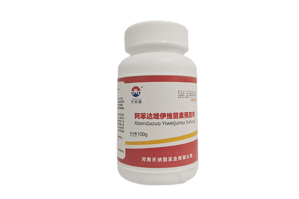 How do albendazole and ivermectin premix effectively eliminate livestock internal and external parasites?